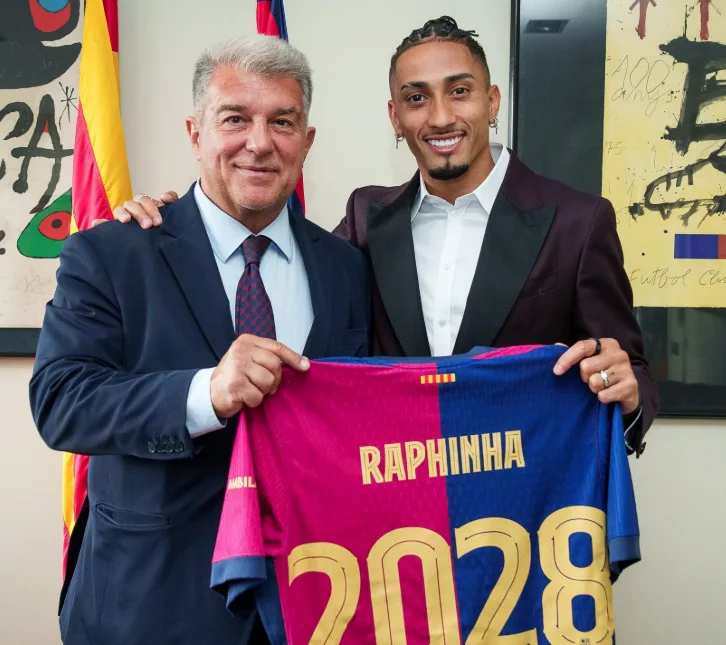 رسمياً: برشلونة يمدد عقد رافينيا حتى عام 2028 رسمياً: برشلونة يمدد عقد رافينيا حتى عام 2028