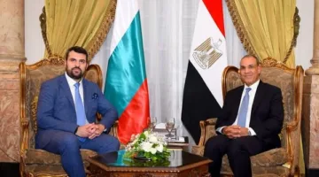 وزير الخارجية وشؤون الهجرة يلتقي بنظيره البلغاري
