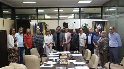 اجتماع اللجنة العليا لمهرجان المسرح المصري برئاسة محمد رياض للتحضير لدورة غير عادية اجتماع اللجنة العليا لمهرجان المسرح المصري برئاسة محمد رياض للتحضير لدورة غير عادية
