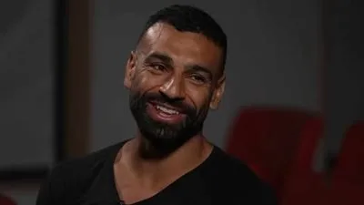 محمد صلاح: آمل في الفوز بجائزة الكرة الذهبية وجائزة لاعب العام في إنجلترا بدعم زملائي وآرني سلوت. محمد صلاح: آمل في الفوز بجائزة الكرة الذهبية وجائزة لاعب العام في إنجلترا بدعم زملائي وآرني سلوت.