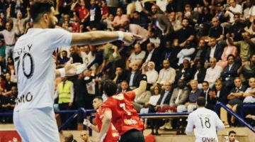 الأهلي يتفوق على الزمالك ويتوج بلقب كأس الكؤوس الإفريقية لكرة اليد.