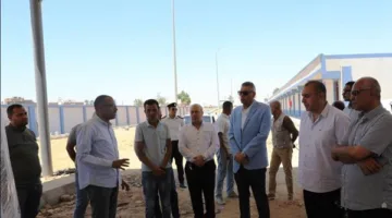 محافظ أسوان يقوم بجولة تفقدية لمشروع بناء مجمع مواقف سيارات السيرفيس في منطقة الكفور.