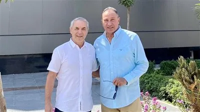 بسبب بند التعويض، الخطيب يلتقي بوكيل مارسيل كولر، المدرب السابق للنادي الأهلي. بسبب بند التعويض، الخطيب يلتقي بوكيل مارسيل كولر، المدرب السابق للنادي الأهلي.
