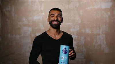 محمد صلاح يحصل على جائزة أفضل لاعب في الدوري الإنجليزي بعد موسم متميز. محمد صلاح يحصل على جائزة أفضل لاعب في الدوري الإنجليزي بعد موسم متميز.
