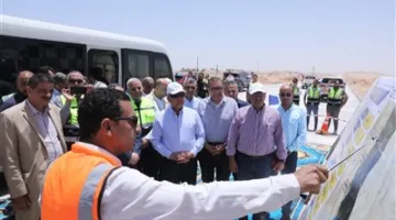 وزير النقل والصناعة: الطريق الصحراوي الغربي في الصعيد يعد جزءاً من محور القاهرة-كيب تاون.