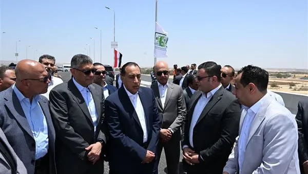 رئيس الوزراء يراقب تقدم المشاريع الحالية في منطقة “الحزام الأخضر” بمدينة السادس من أكتوبر رئيس الوزراء يراقب تقدم المشاريع الحالية في منطقة “الحزام الأخضر” بمدينة السادس من أكتوبر