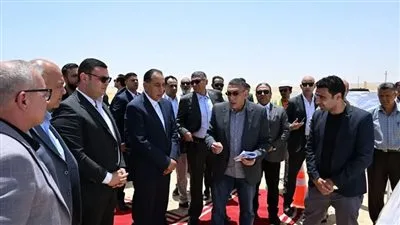 رئيس الوزراء يراقب تقدم مشاريع الطرق والبنية التحتية في توسعات الشيخ زايد الجديدة رئيس الوزراء يراقب تقدم مشاريع الطرق والبنية التحتية في توسعات الشيخ زايد الجديدة