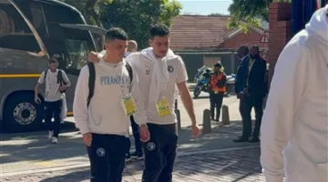 وصول فريق بيراميدز إلى ملعب لوفتس فيرسفيلد تحضيرًا لمباراة النهائي الإفريقي ضد صن داونز