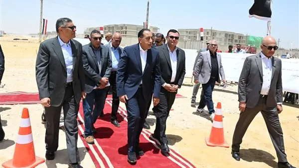 مدبولي يراقب تقدم تنفيذ مشاريع الطرق والبنية التحتية في توسعات مدينة الشيخ زايد مدبولي يراقب تقدم تنفيذ مشاريع الطرق والبنية التحتية في توسعات مدينة الشيخ زايد