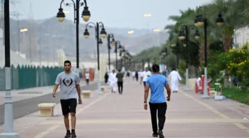أسلوب مشي الشباب يكشف عن خطر صحي خطير عند التقدم في العمر