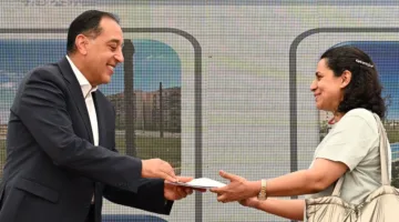رئيس الوزراء يوزع عقود وحدات مشروع “سكن لكل المصريين” في مدينة أكتوبر الجديدة
