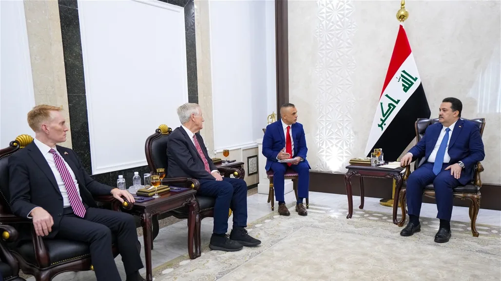 وفد من مجلس الشيوخ الأمريكي يُهنئ العراق على نجاح استضافة القمتين العربية والتنموية. وفد من مجلس الشيوخ الأمريكي يُهنئ العراق على نجاح استضافة القمتين العربية والتنموية.