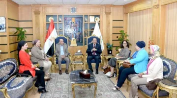رئيس جامعة المنصورة يجتمع مع وفد الوكالة الفرانكفونية لمناقشة تعزيز التعاون الأكاديمي.
