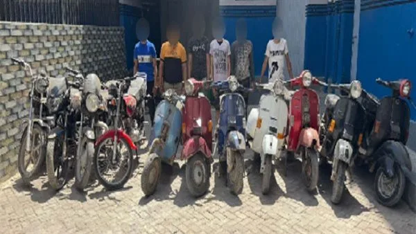 إلقاء القبض على عصابة سطو خطيرة تسرق الدراجات النارية بأسلوب “التمويه وقطع الأسلاك” في الغربية إلقاء القبض على عصابة سطو خطيرة تسرق الدراجات النارية بأسلوب “التمويه وقطع الأسلاك” في الغربية