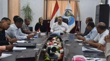رئيس «مياه الأقصر» يستضيف اجتماعًا شاملًا لمناقشة استراتيجيات سير العمل