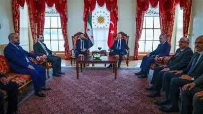 اجتماع تاريخي في إسطنبول: مبعوث ترامب يلتقي الرئيس السوري الشرع ويثني على جهوده الإصلاحية اجتماع تاريخي في إسطنبول: مبعوث ترامب يلتقي الرئيس السوري الشرع ويثني على جهوده الإصلاحية