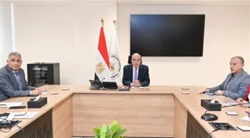 وزير الري يتفقد وضع الري في محافظة البحيرة خلال ذروة الطلب على المياه الحالية