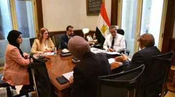 وزير الصحة يستعرض خيارات التعليم المتخصص والدراسات العليا للأطباء