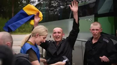 «1000 مقابل 1000».. روسيا وأوكرانيا تنفذان أضخم صفقة لتبادل الأسرى منذ انطلاق النزاع. «1000 مقابل 1000».. روسيا وأوكرانيا تنفذان أضخم صفقة لتبادل الأسرى منذ انطلاق النزاع.