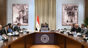 رئيس الوزراء يلتقي نائب رئيس شركة إكسون موبيل العالمية المعني بالاستكشاف