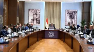رئيس الوزراء يناقش التحديات التي تواجه قطاع الحديد والصلب وسبل تطويره وزيادة أدائه