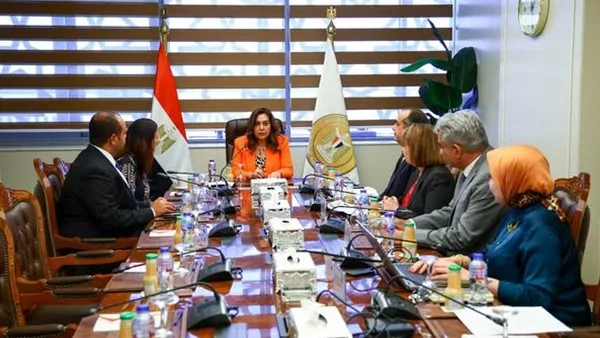 وزيرة التنمية المحلية تناقش سبل التعاون المشترك مع الرئيس التنفيذي لهيئة فولبرايت مصر وزيرة التنمية المحلية تناقش سبل التعاون المشترك مع الرئيس التنفيذي لهيئة فولبرايت مصر