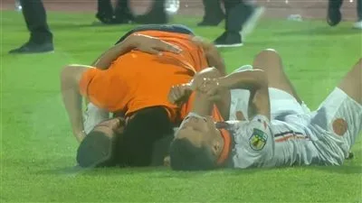 نهضة بركان المغربية تتوج بكأس الكونفدرالية للمرة الثالثة بعد انتصارها على سيمبا بنتيجة 3-1 في مجموع المباراتين.