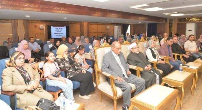 محافظ أسيوط يوزع تأشيرات السفر وملابس الإحرام على 320 حاجًا من الجمعيات الأهلية محافظ أسيوط يوزع تأشيرات السفر وملابس الإحرام على 320 حاجًا من الجمعيات الأهلية