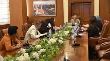 محافظ بورسعيد يرحب بمجموعة من طلاب كلية الإعلام من الأكاديمية العربية