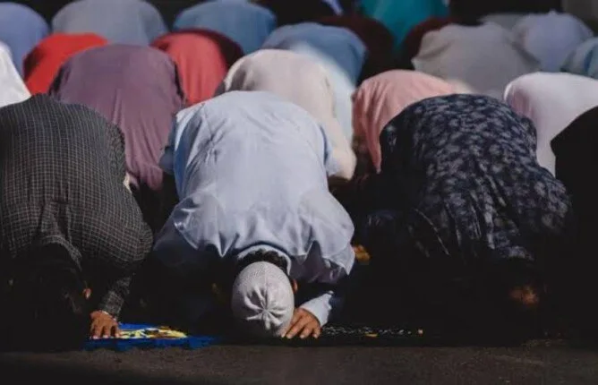 مواعيد الصلوات ليوم الإثنين 26 مايو 2025 مواعيد الصلوات ليوم الإثنين 26 مايو 2025