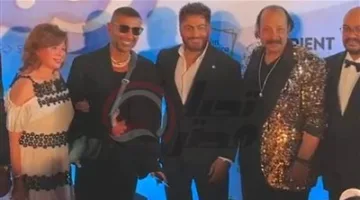 تامر حسني وأحمد سعد في العرض الأول لفيلم “ريستارت”.. صور
