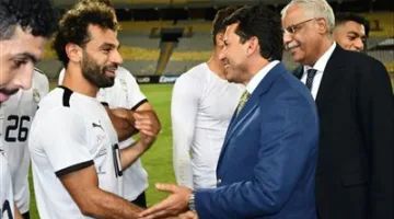 وزير الرياضة يهنئ محمد صلاح بمناسبة فوزه بلقب الهداف وأفضل صانع أهداف في الدوري الإنجليزي
