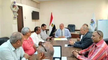 مدير تعليم قنا يراقب سير امتحانات الطلاب في غرفة العمليات المركزية