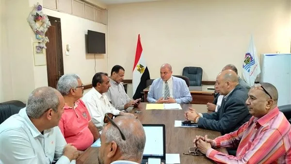 مدير تعليم قنا يراقب سير امتحانات الطلاب في غرفة العمليات المركزية مدير تعليم قنا يراقب سير امتحانات الطلاب في غرفة العمليات المركزية