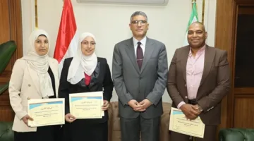 محافظ الجيزة يُكافئ لجنة التصالح بمركز الصف تقديرًا لجهودهم في إتمام الملف