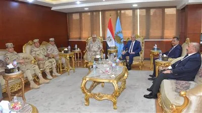 محافظ الغربية يلتقي بقيادة المنطقة الشمالية العسكرية لمعاينة قافلة طبية في قرية دماط محافظ الغربية يلتقي بقيادة المنطقة الشمالية العسكرية لمعاينة قافلة طبية في قرية دماط