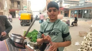 «زياد» من صعيد مصر في الشرقية يبيع الفول والبليلة: أنا هنا منذ عامين والأهالي يحبونني