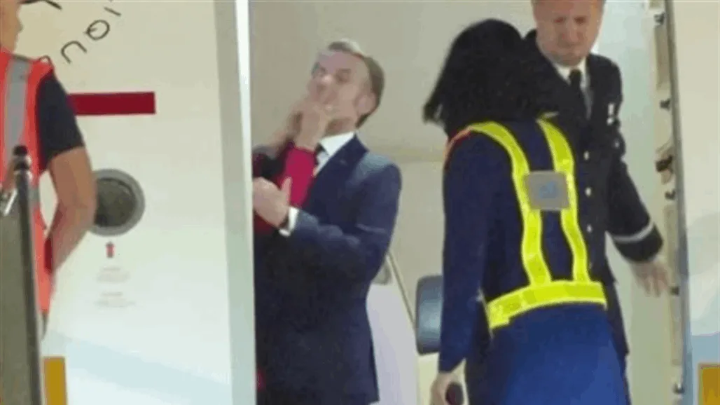 أول رد فعل فرنسي على مقاطع الفيديو لصفعة الرئيس ماكرون أول رد فعل فرنسي على مقاطع الفيديو لصفعة الرئيس ماكرون
