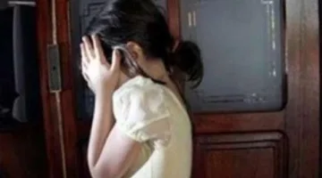 دعت طفلة بواسطة قطعة حلوى: أم تتهم رجلًا مسنًا بالاعتداء على ابنتها في القليوبية.
