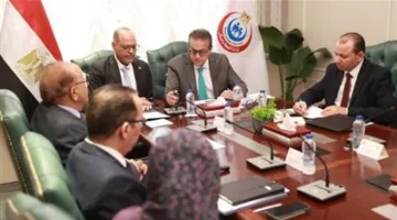وزيرا الصحة والعمل يناقشان سبل تنظيم مهنة “مساعد الخدمات الصحية” وتطوير برامج تأهيل معتمدة للتدريب والتراخيص.