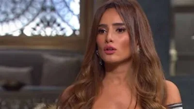 بلاغ ضد الفنانة زينة لمحاولتها دهس طفل في كمبوند بالشيخ زايد بلاغ ضد الفنانة زينة لمحاولتها دهس طفل في كمبوند بالشيخ زايد