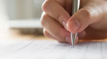 بعد توزيع أسئلة مُحللة.. لجنة التعليم النيابية: إعادة امتحان لطلاب كلية الطب الحكومية