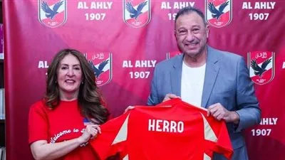 الخطيب يستقبل السفيرة الأمريكية في النادي الأهلي ويشدد على أهمية التعاون المشترك قبل بطولة الأندية العالمية. الخطيب يستقبل السفيرة الأمريكية في النادي الأهلي ويشدد على أهمية التعاون المشترك قبل بطولة الأندية العالمية.