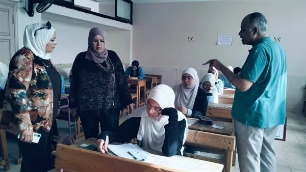 وكيل وزارة التعليم في الجيزة تراقب إجراء امتحانات نهاية العام في إدارة الشيخ زايد التعليمية وكيل وزارة التعليم في الجيزة تراقب إجراء امتحانات نهاية العام في إدارة الشيخ زايد التعليمية