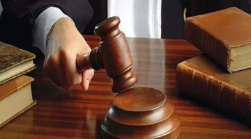 أصدرت محكمة الجنايات حكمها حول المتهمين بقتل والدتهما في أسيوط وسط تساؤلات عن سلوكهم.
