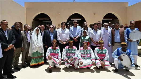 وزير الثقافة يطلب توسيع الفعاليات الثقافية في المناطق الحدودية ضمن مبادرة «أهل مصر» وزير الثقافة يطلب توسيع الفعاليات الثقافية في المناطق الحدودية ضمن مبادرة «أهل مصر»