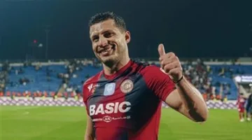 التشكيل الرسمي لمباراة الاتحاد ضد ضمك في دوري روشن السعودي: تحديث بشأن حالة طارق حامد.