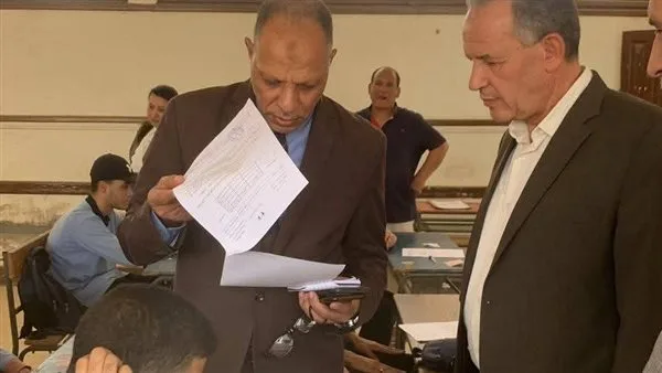 رئيس امتحانات الثانوية العامة يقوم بزيارة لمتابعة امتحانات الفصل الدراسي الثاني للصفين الأول والثاني الثانوي في أسيوط. رئيس امتحانات الثانوية العامة يقوم بزيارة لمتابعة امتحانات الفصل الدراسي الثاني للصفين الأول والثاني الثانوي في أسيوط.
