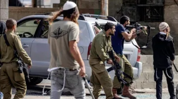 مستوطنون يعتدون على عائلة فلسطينية في الضفة الغربية ويخطفون مأواها