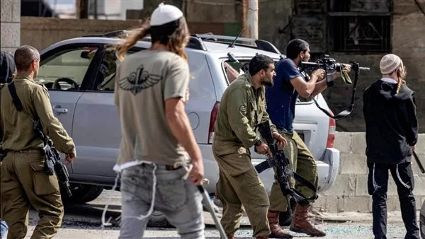 مستوطنون يعتدون على عائلة فلسطينية في الضفة الغربية ويخطفون مأواها مستوطنون يعتدون على عائلة فلسطينية في الضفة الغربية ويخطفون مأواها
